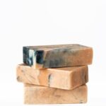 Σαπούνι με γάλα καμήλας, ενεργό άνθρακα & κόκκινη άργιλο για τόνωση & σύσφιξη επιδερμίδας Αnatoli 125 g